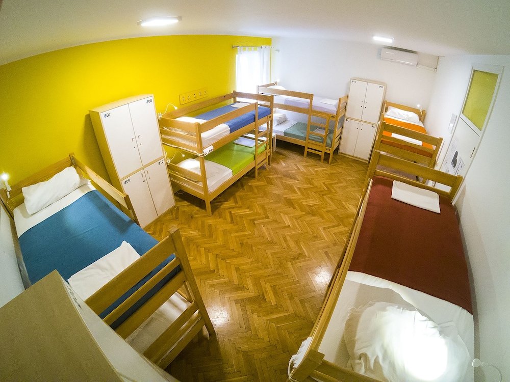 Whole Wide World Hostel & Bar 23/50