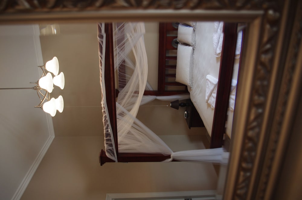 LITTLE RIVER BED & BREAKFAST 13/27