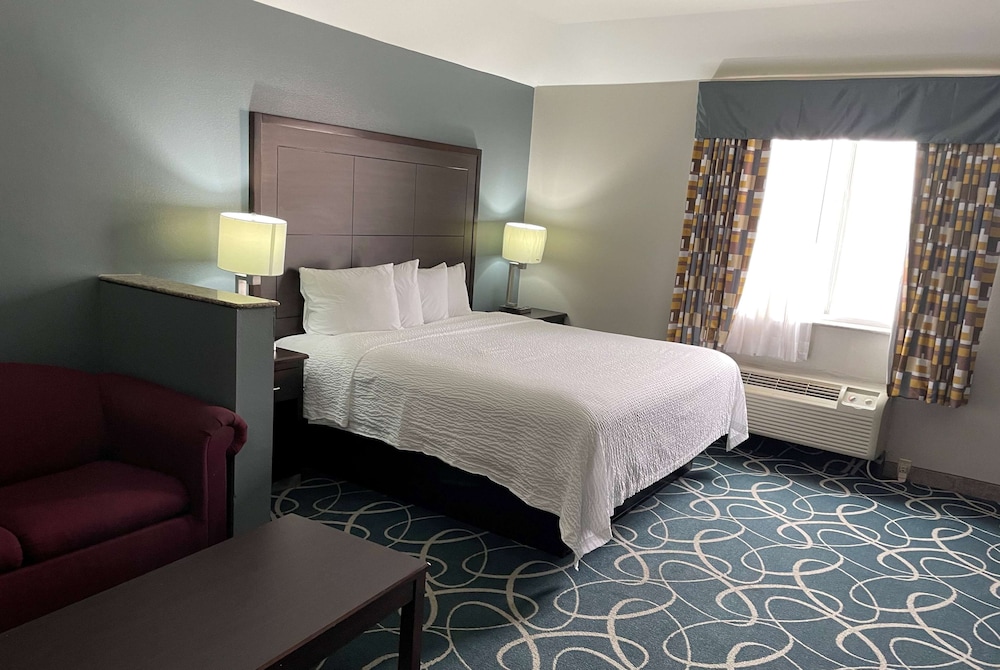 Days Inn Suites By Wyndham Cleburne Tx 15/42