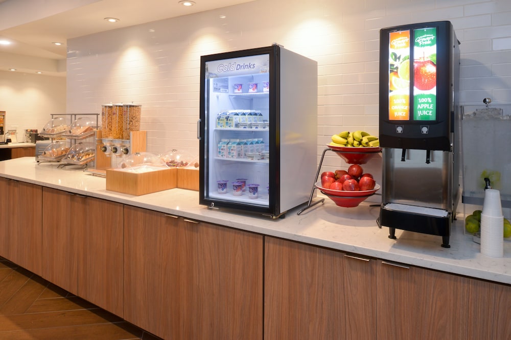 Fairfield Inn & Suites by Marriott Pittsburgh New Stanton 30/37