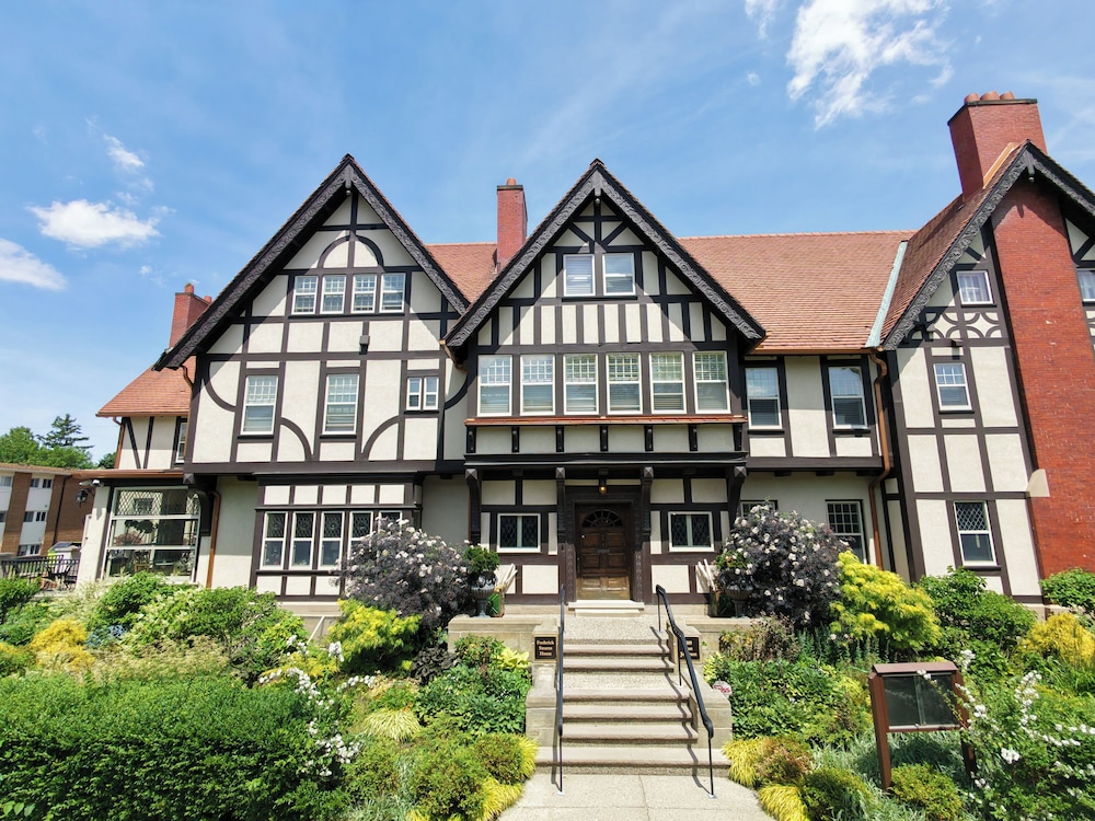 Frederick Stearns House Historic Inn 2/50