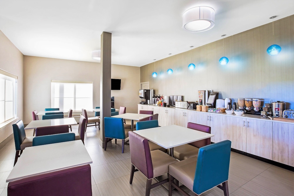 La Quinta Inn & Suites by Wyndham Pharr North McAllen 47/58
