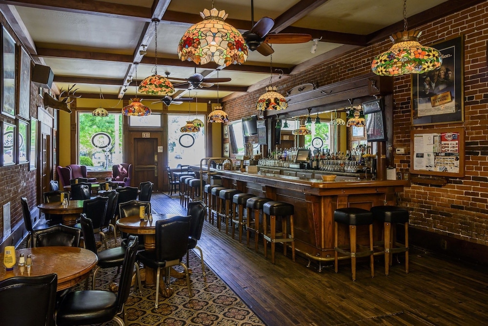 The Jack London Lodge 32/45