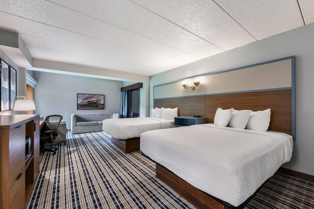 Superior, 2 Queen Beds, Pool Side