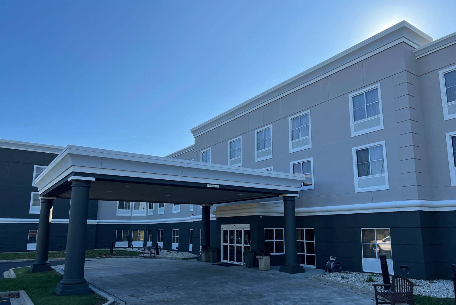 La Quinta Inn & Suites by Wyndham Oshawa 4/48