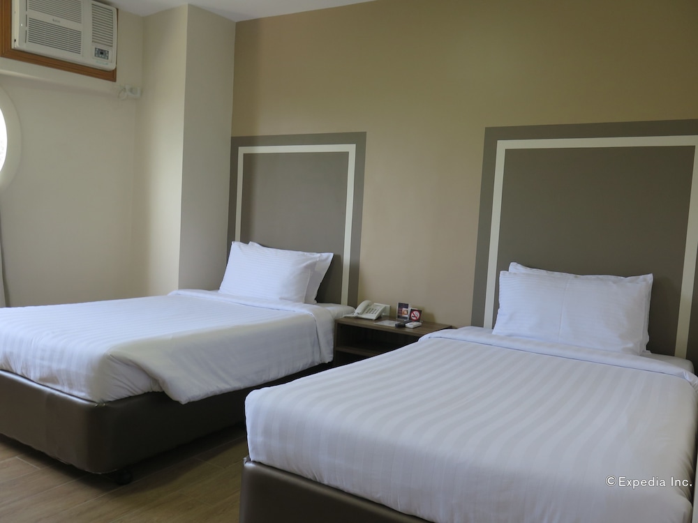 LUXURY, TWIN BEDS