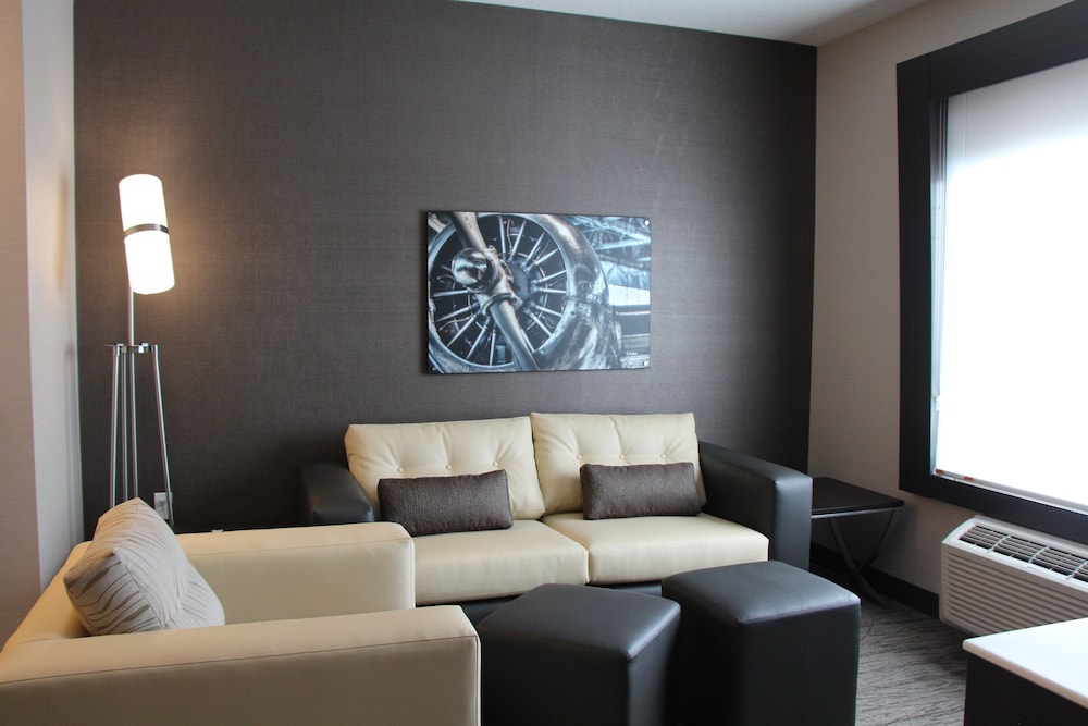 Holiday Inn Express Suites Cold Lake 45/73