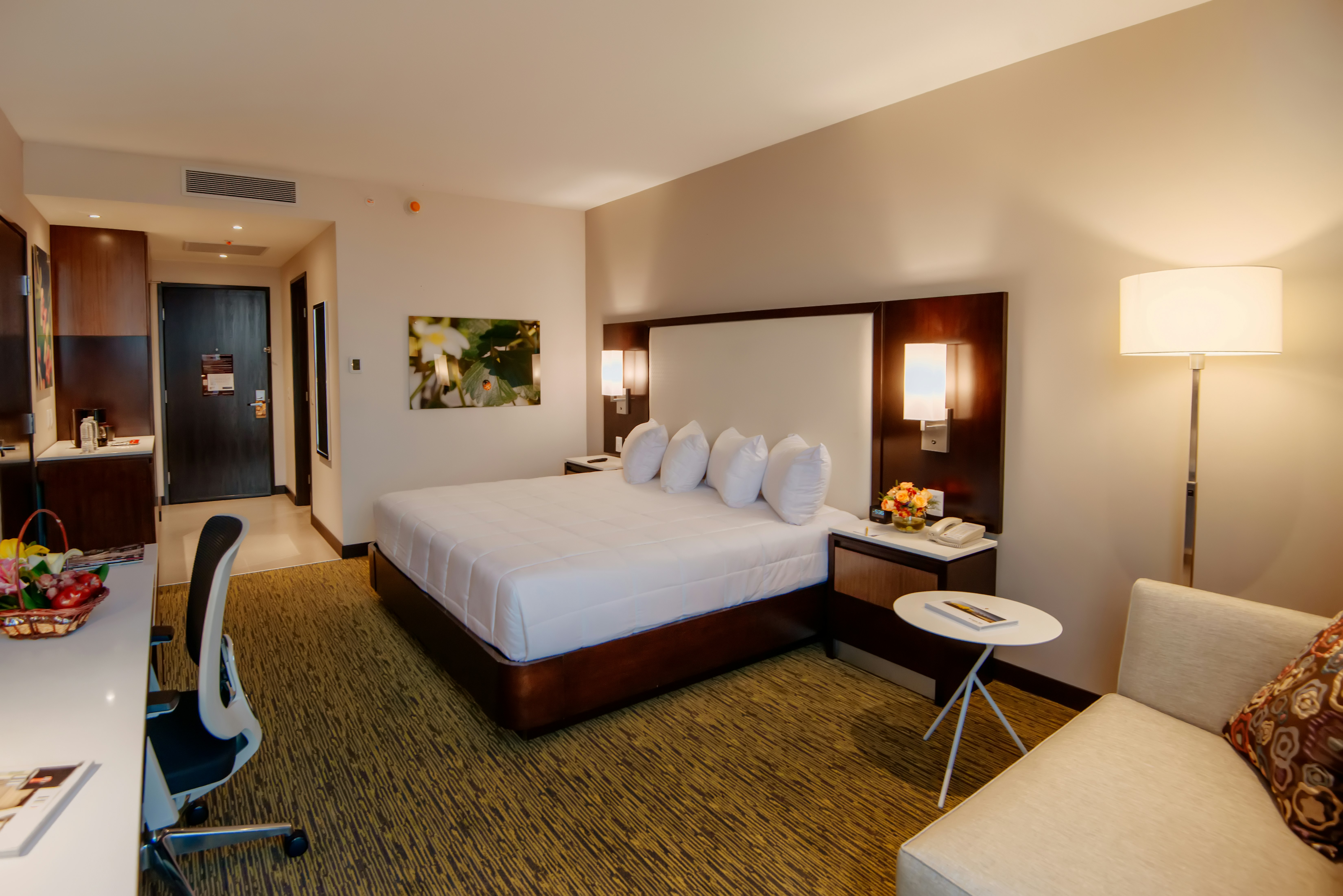 ROOM, KING BED