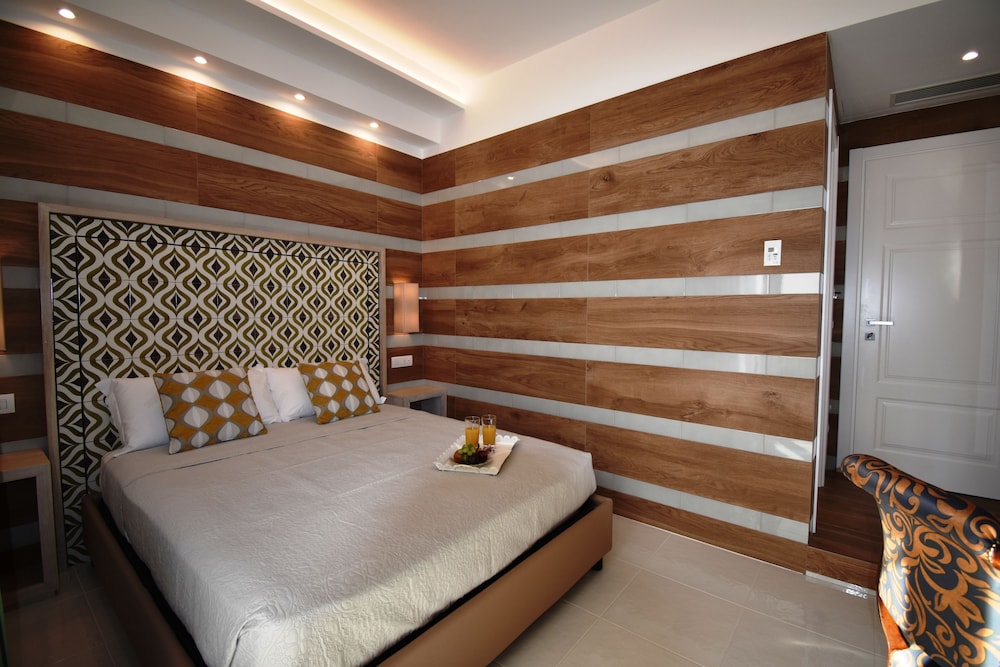 Melody Sorrento Suites 12/44