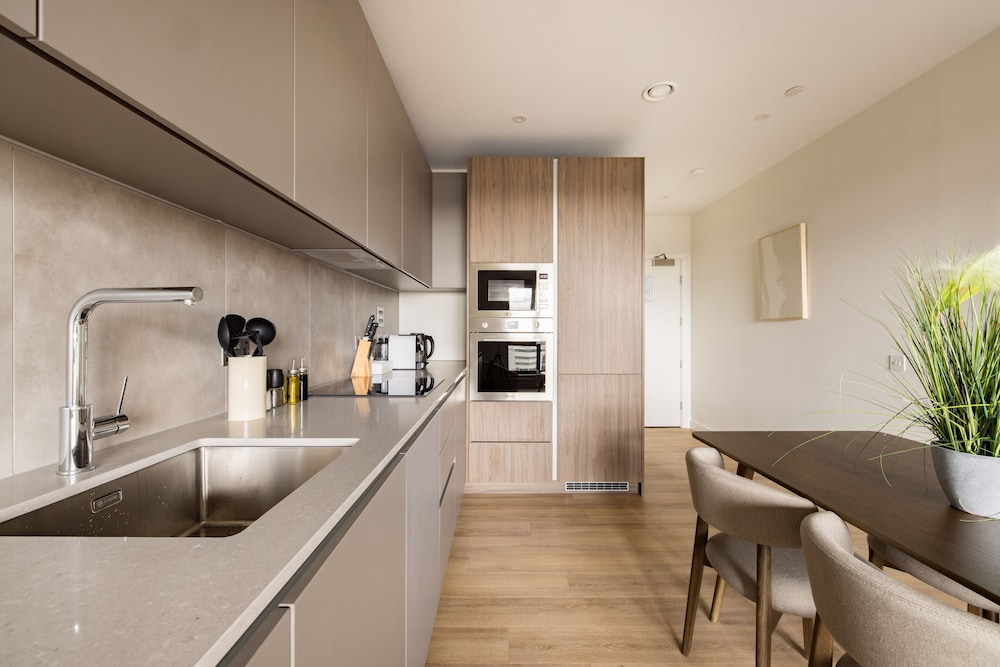Charles Hope London Greenford 9/52