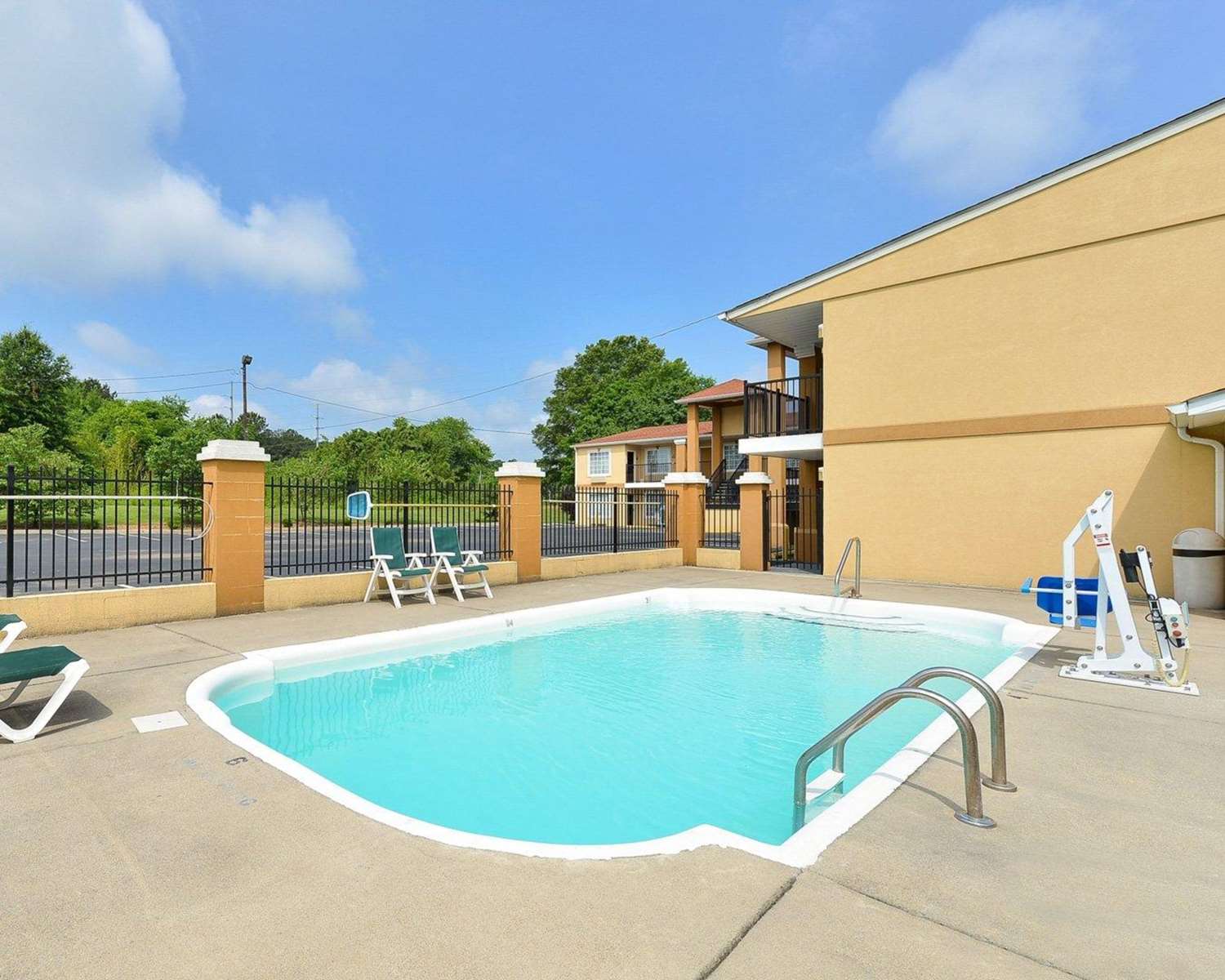 Quality Inn & Suites Cartersville North 42/42