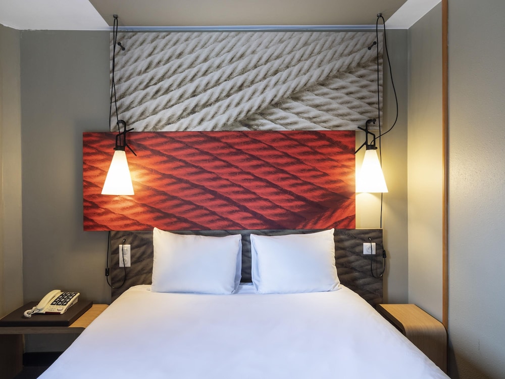 IBIS SAINT GRATIEN 29/50
