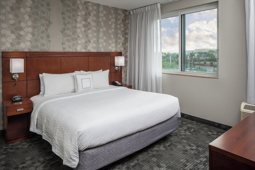 1 BEDROOM, SUITE