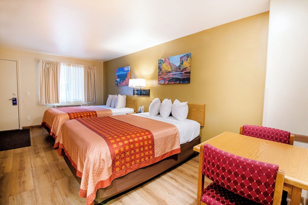 Glenwood Springs Cedar Lodge 14/48
