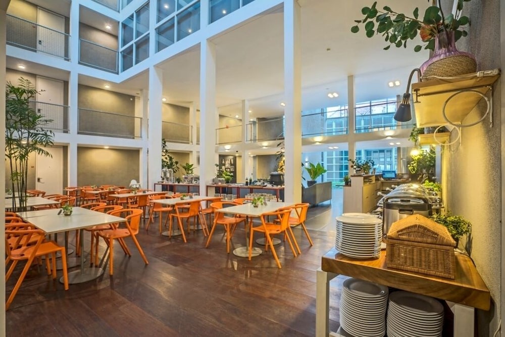 Malaka Hotel 68/72