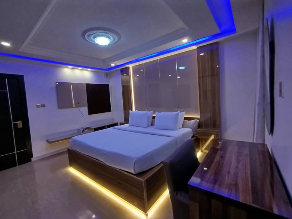 Double M Exquisite Suites And Lounge 13/29