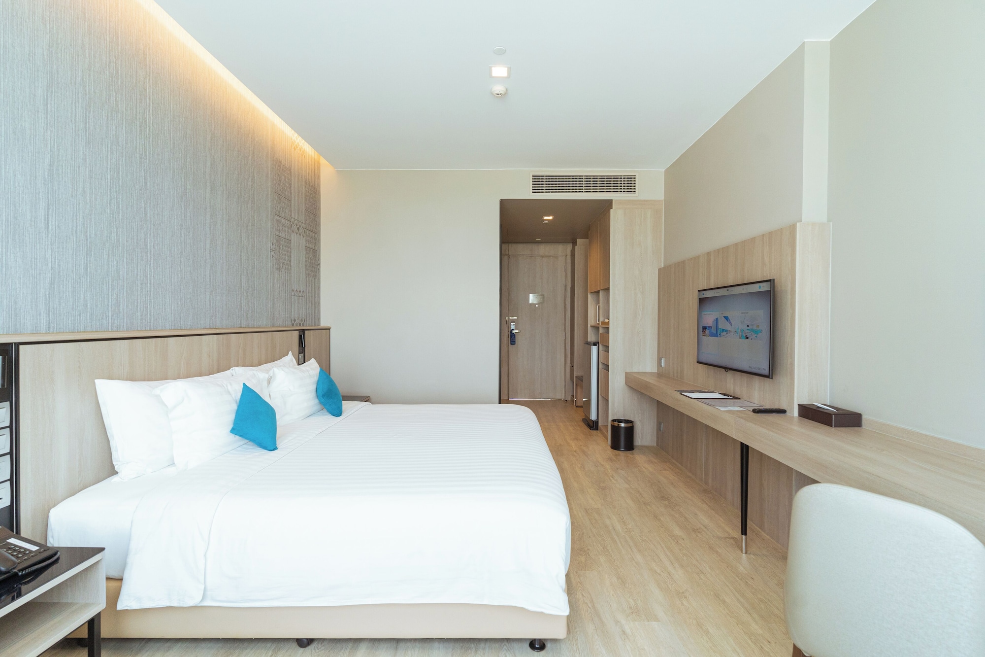 DELUXE, DOUBLE BED
