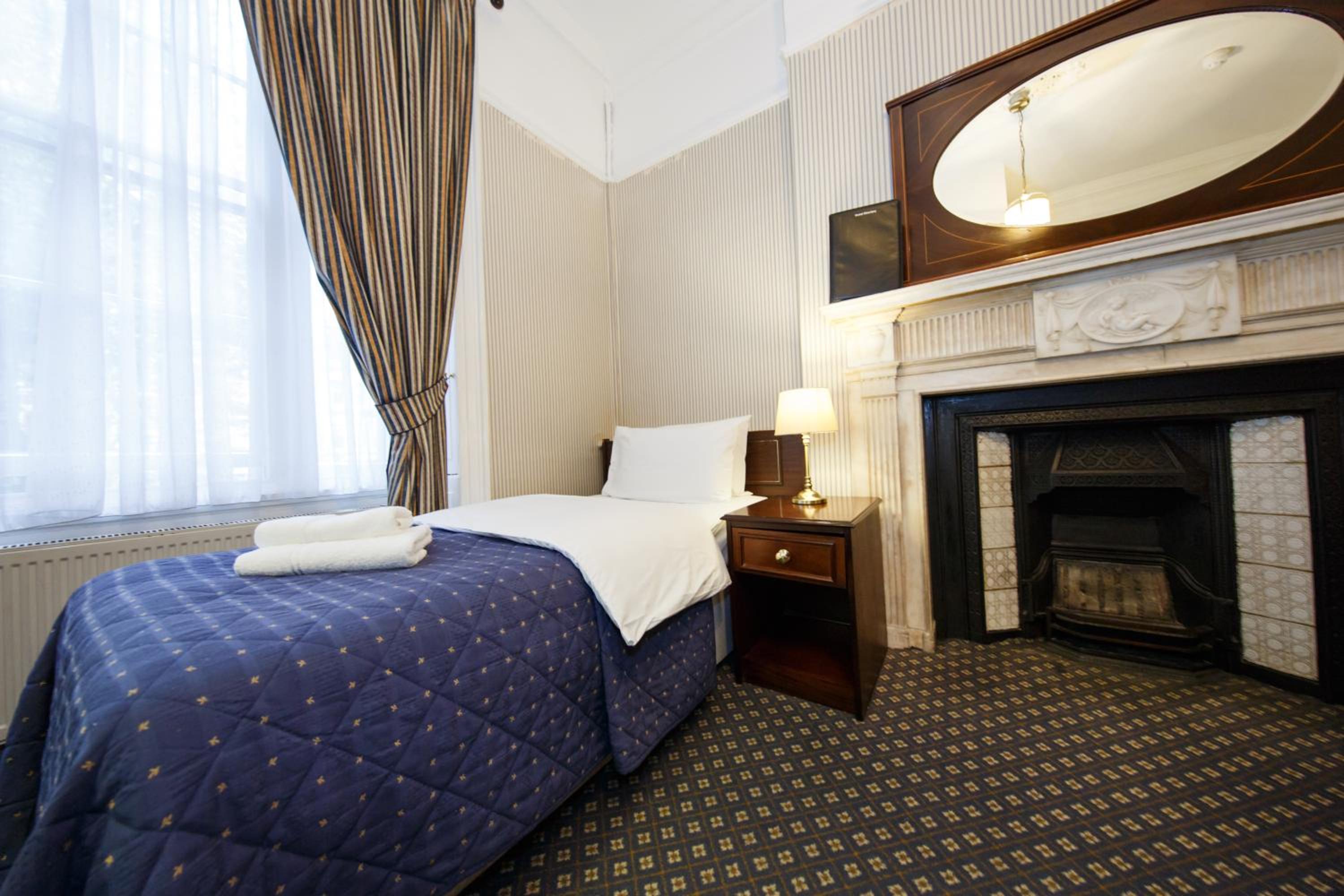 غرفة عائلية بسرير مزدوج وسرير فردي، Regency House 5/6