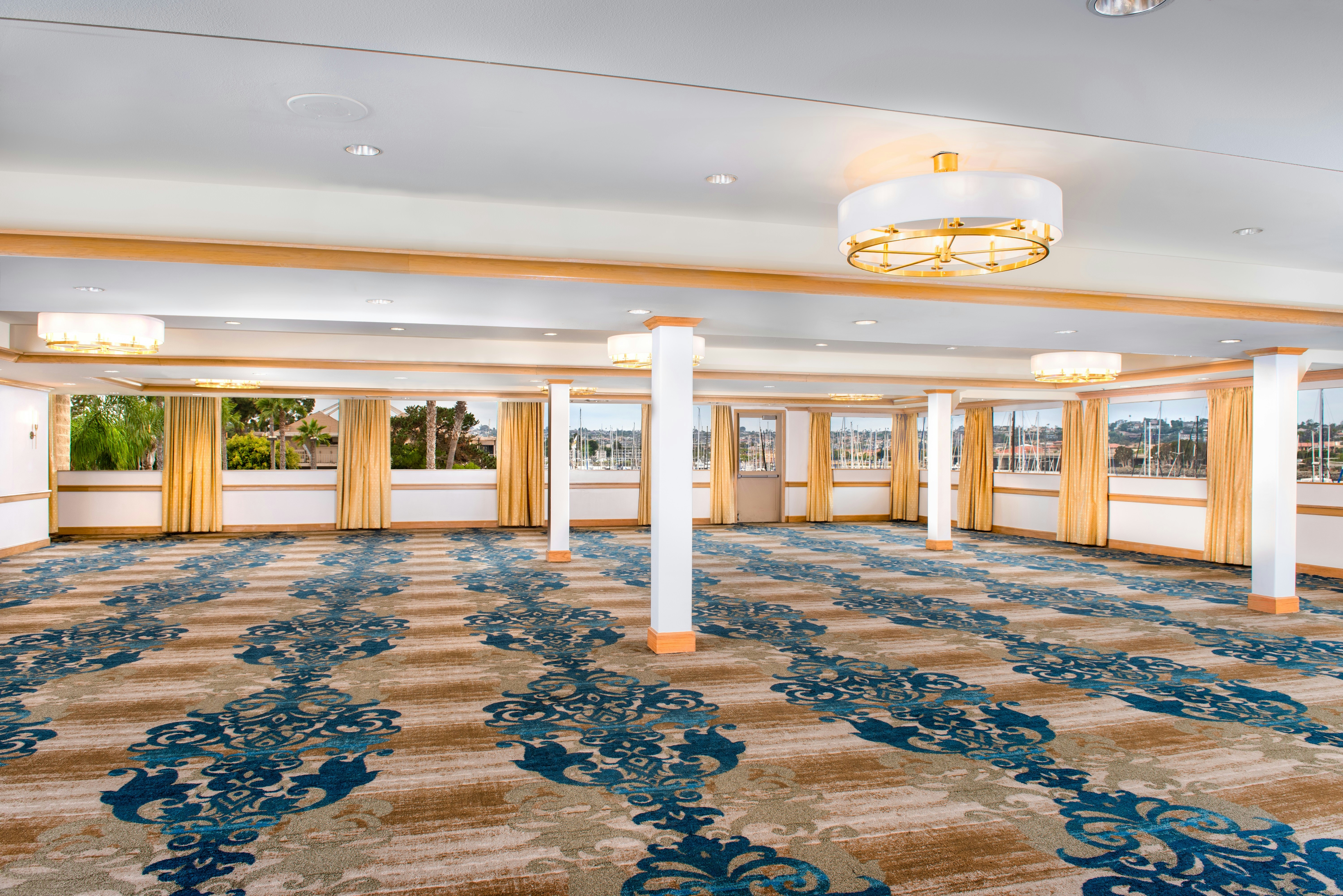Hilton San Diego Airport Harbor 33/68
