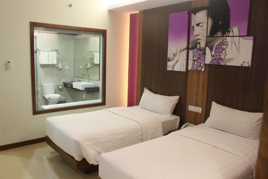 EXECUTIVE, TWIN BEDS