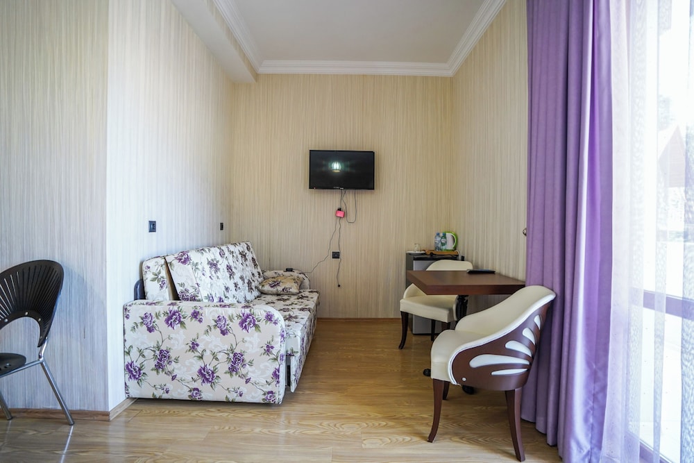 Natali Hotel 48/65