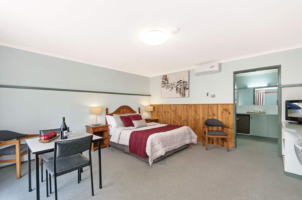 Melaleuca Motel 7/20