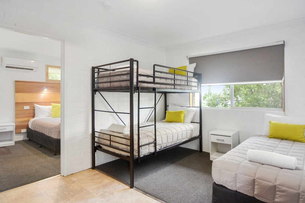 Pleasant Way Motel 40/67