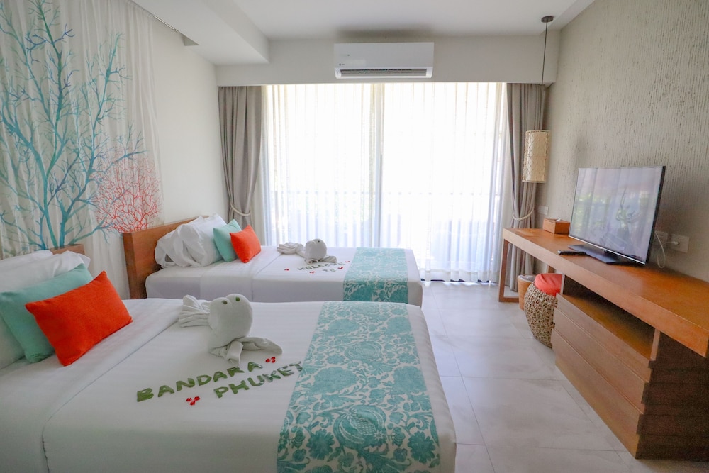 غرفة بريميير بسريرين منفصلين بإطلالة على البحر بشرفة، Bandara Beach Resort, Phuket 7/10