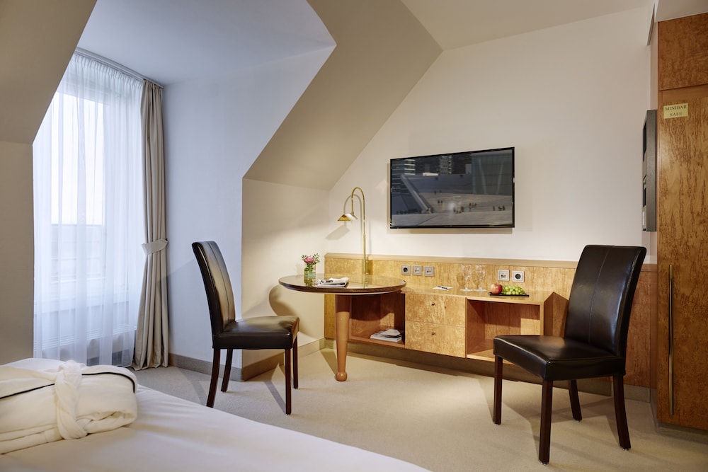 Lindner Hotel Dusseldorf Airport, part of JdV by Hyatt 53/75