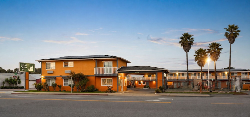 Sand Castle Inn 3/59