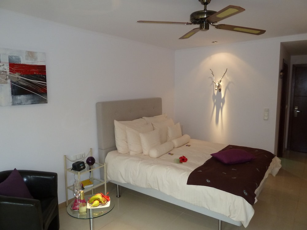 Birdcage Gay Resort - Adult Only 6/50