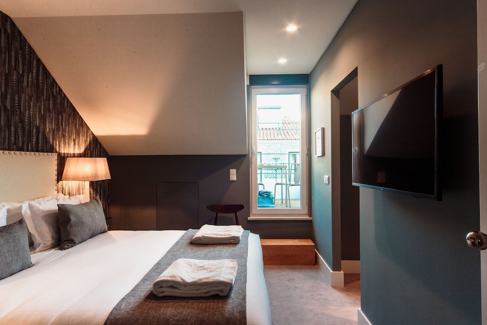 MANSARD, DOUBLE OR TWIN BED, TERRACE