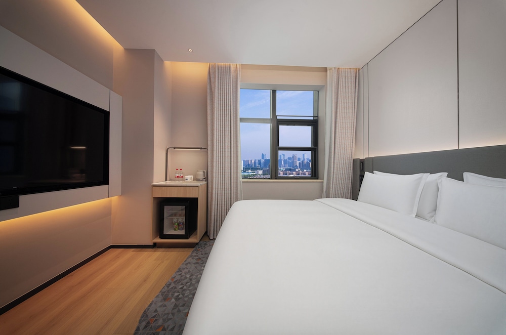 YiWu Zhonglian Kaixin Hotel 12/75