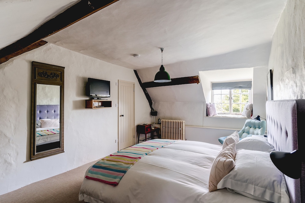 Avalon, Deluxe, King Bed
