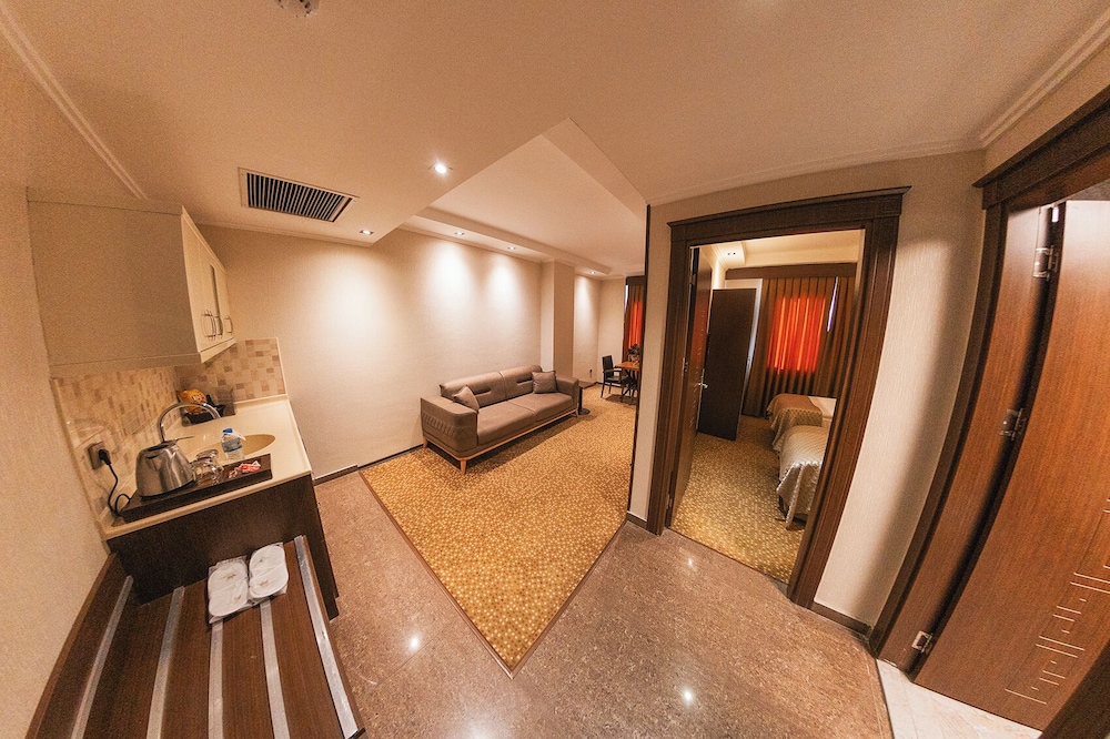 Elit Class Hotel 8/22