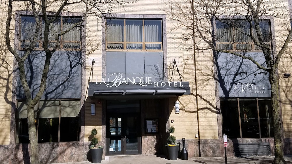 La Banque Hotel 3/40