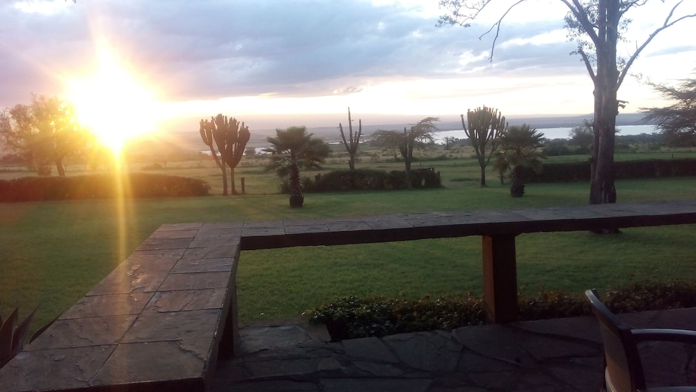 Jacaranda Lake Elementaita Lodge 30/34