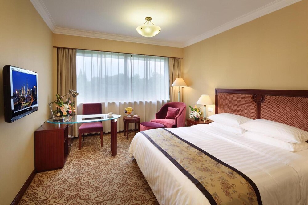 Cypress Hotel 8/45