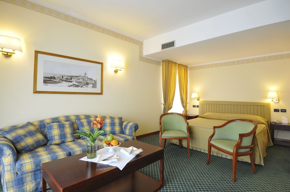 Hotel Sirmione E Promessi Sposi 44/69