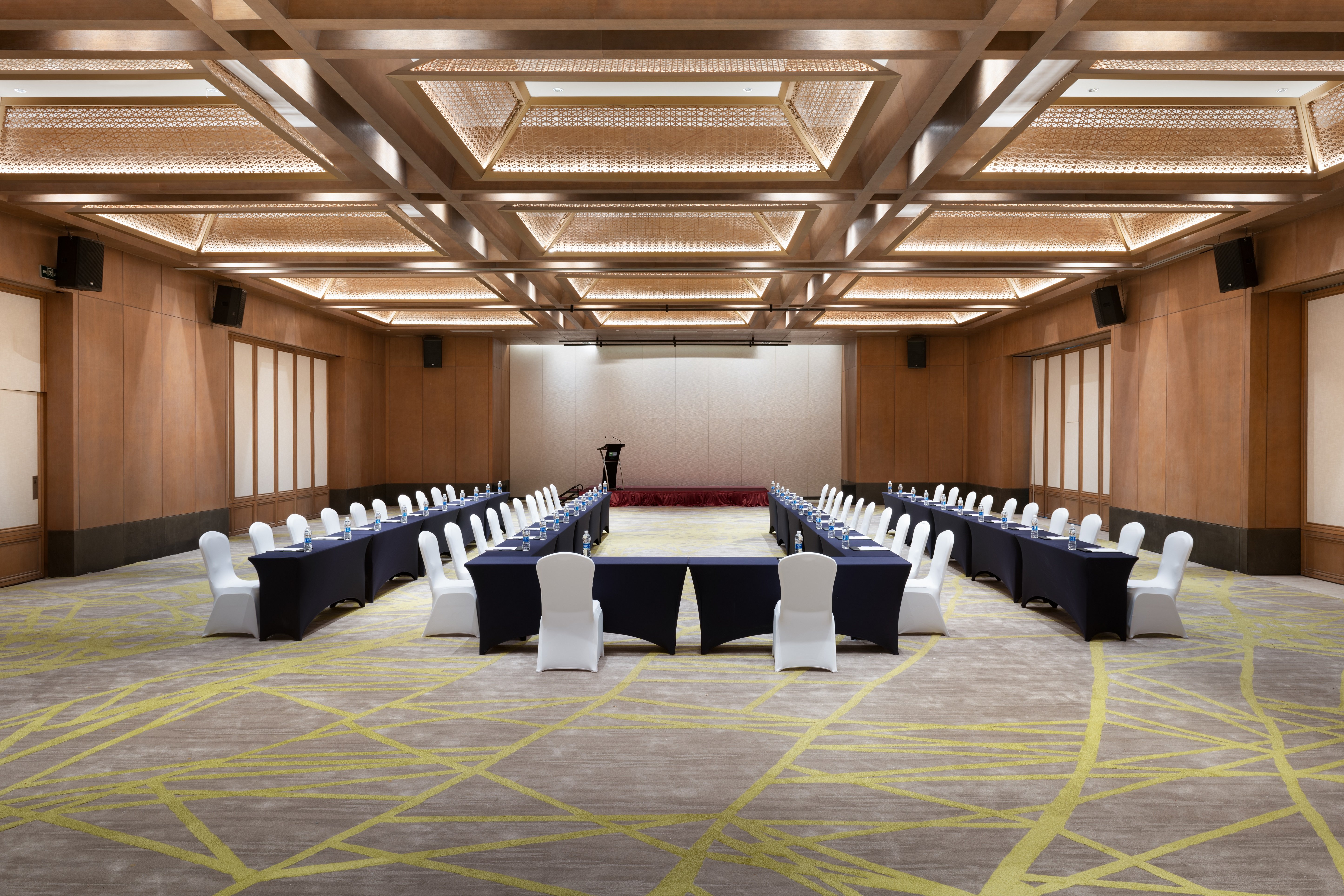 HOLIDAY INN RESORT SANYA BAY 37/50