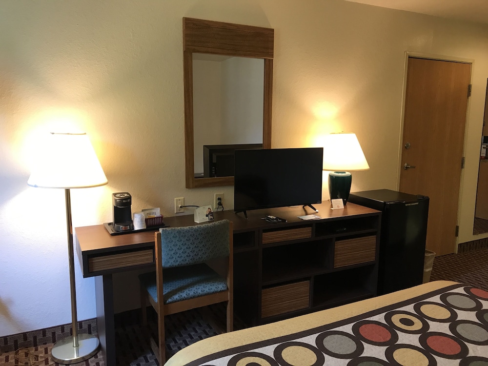 Super 8 by Wyndham Canonsburg/Pittsburgh Area 32/40