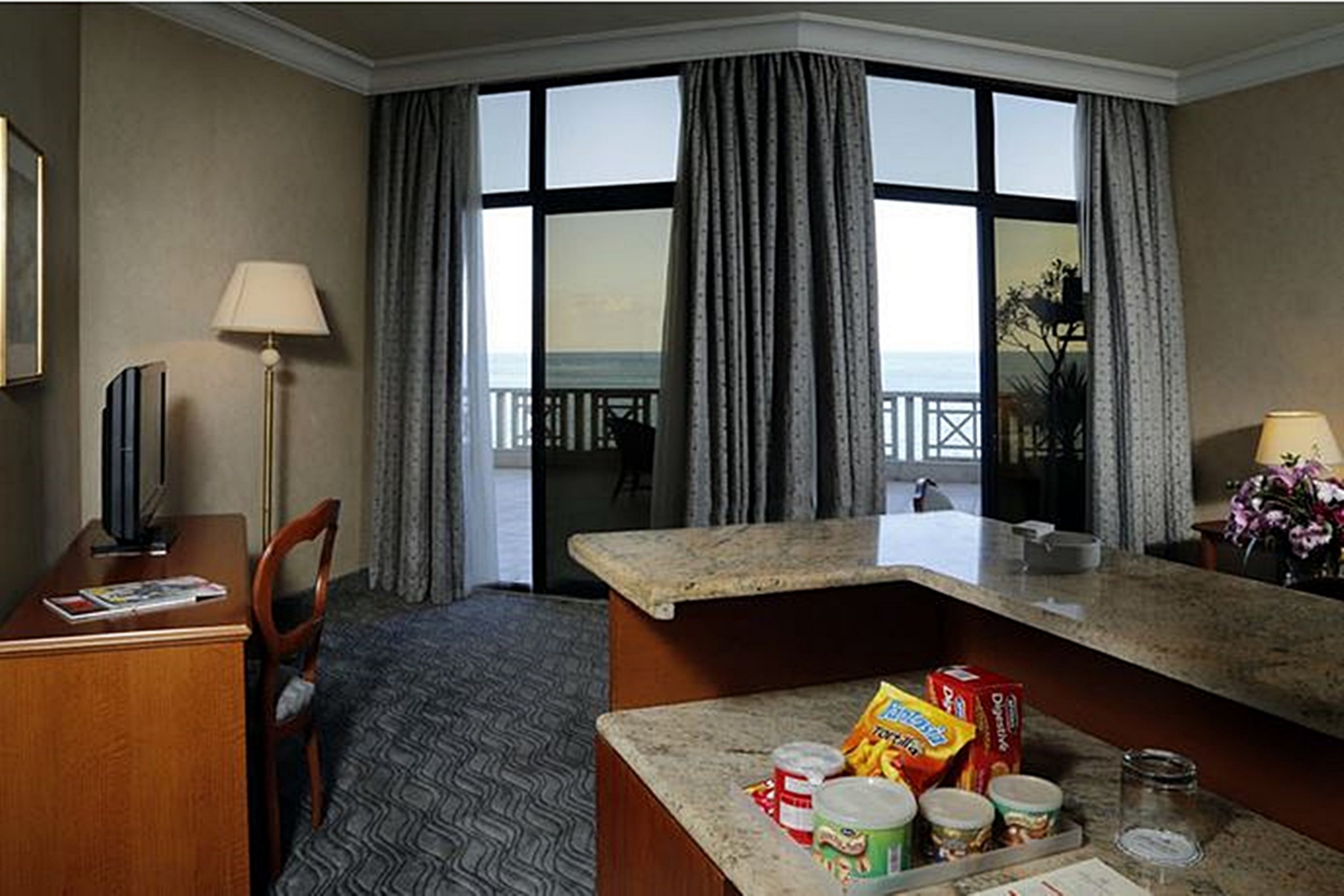 Bayview Hotel, Beirut 18/27