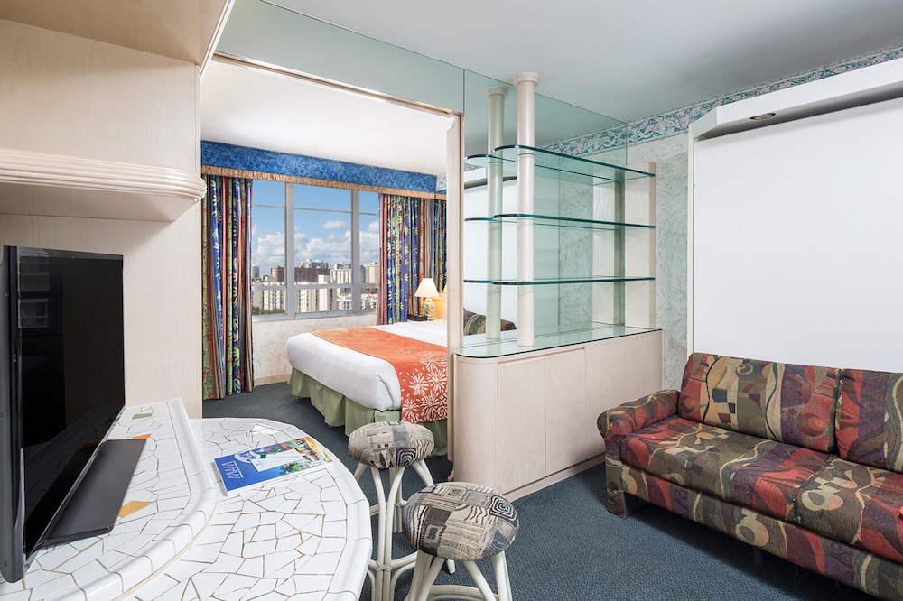 The Sunny Miami Sunny Isles Beach, Curio Collection by Hilton 14/34