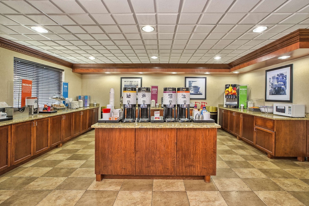 Hampton Inn Hotel Detroit/Belleville-Airport Area 8/39