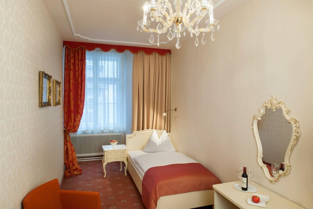 Pertschy Palais Hotel 54/56