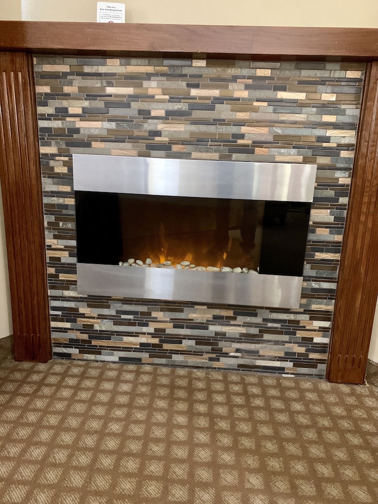 Quality Inn & Suites Hendersonville Flat Rock 18/29