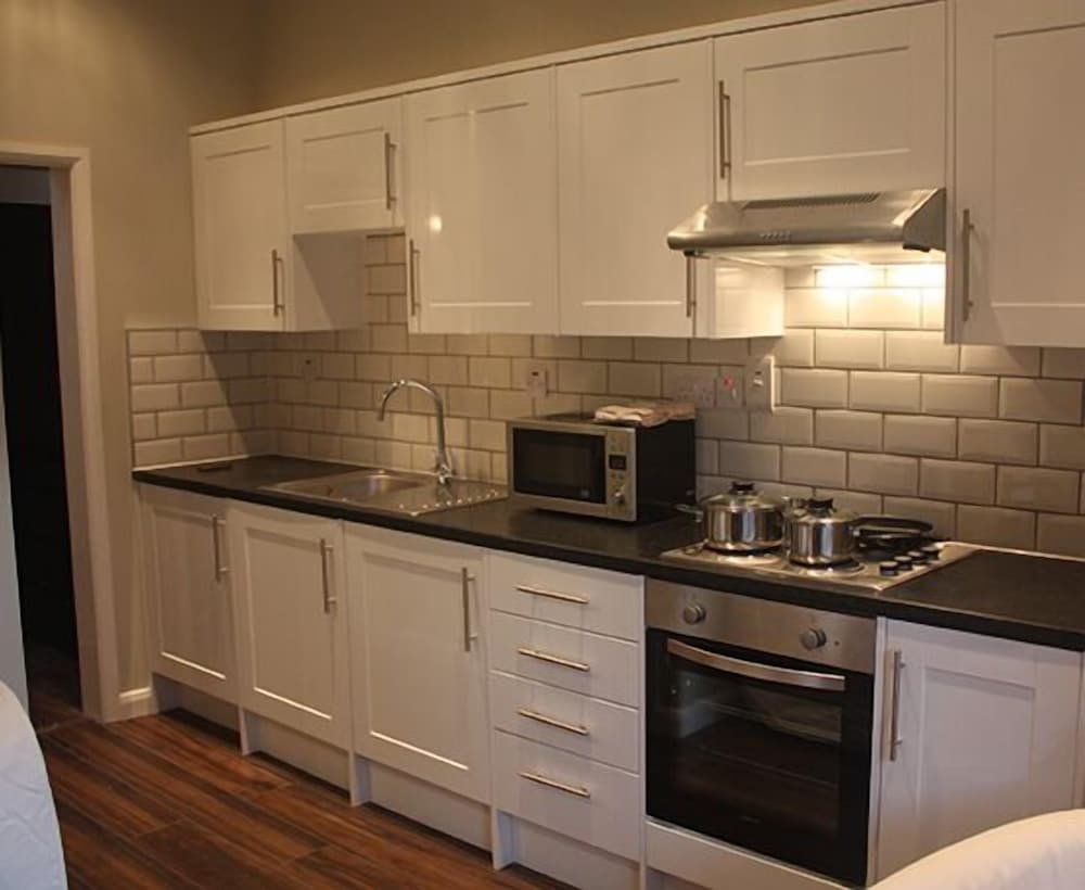 Lyall Apartment Hotel 2/25