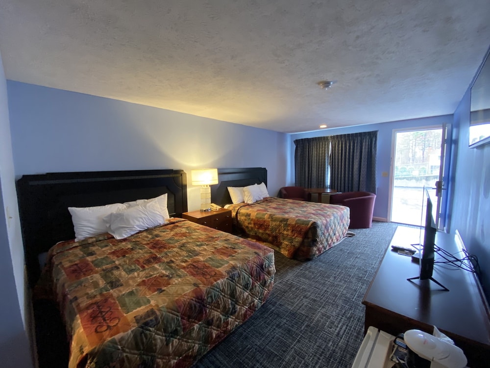 Economy Lodge 682 Main St Sturbridge 15/39