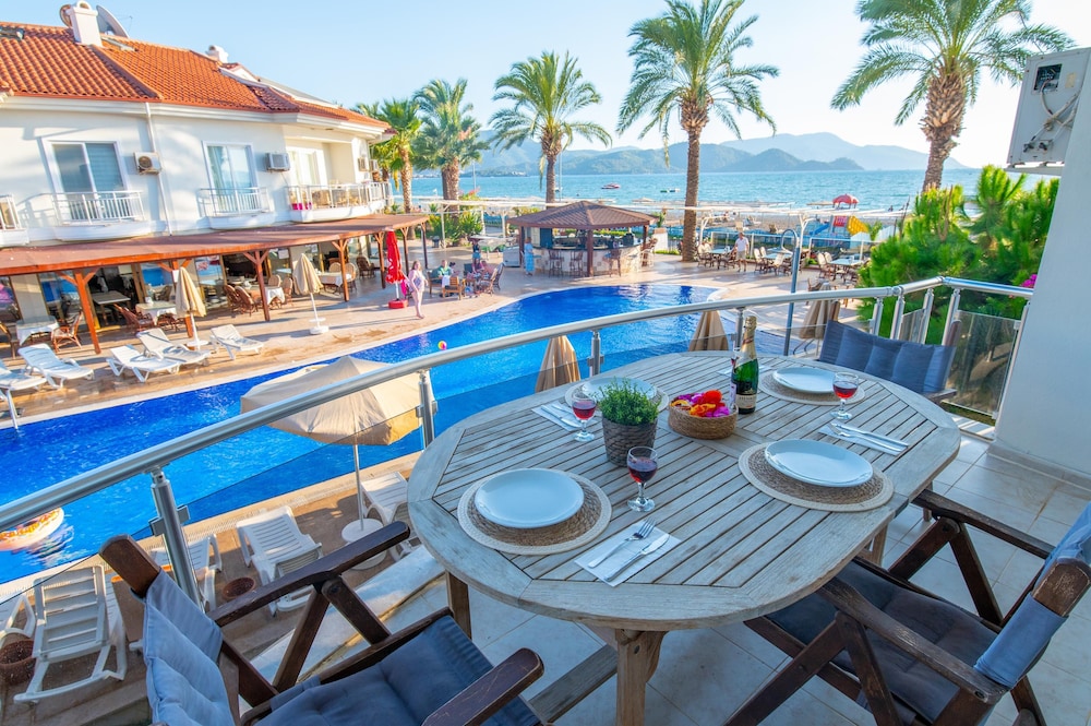Sunset Beach Club 36/50