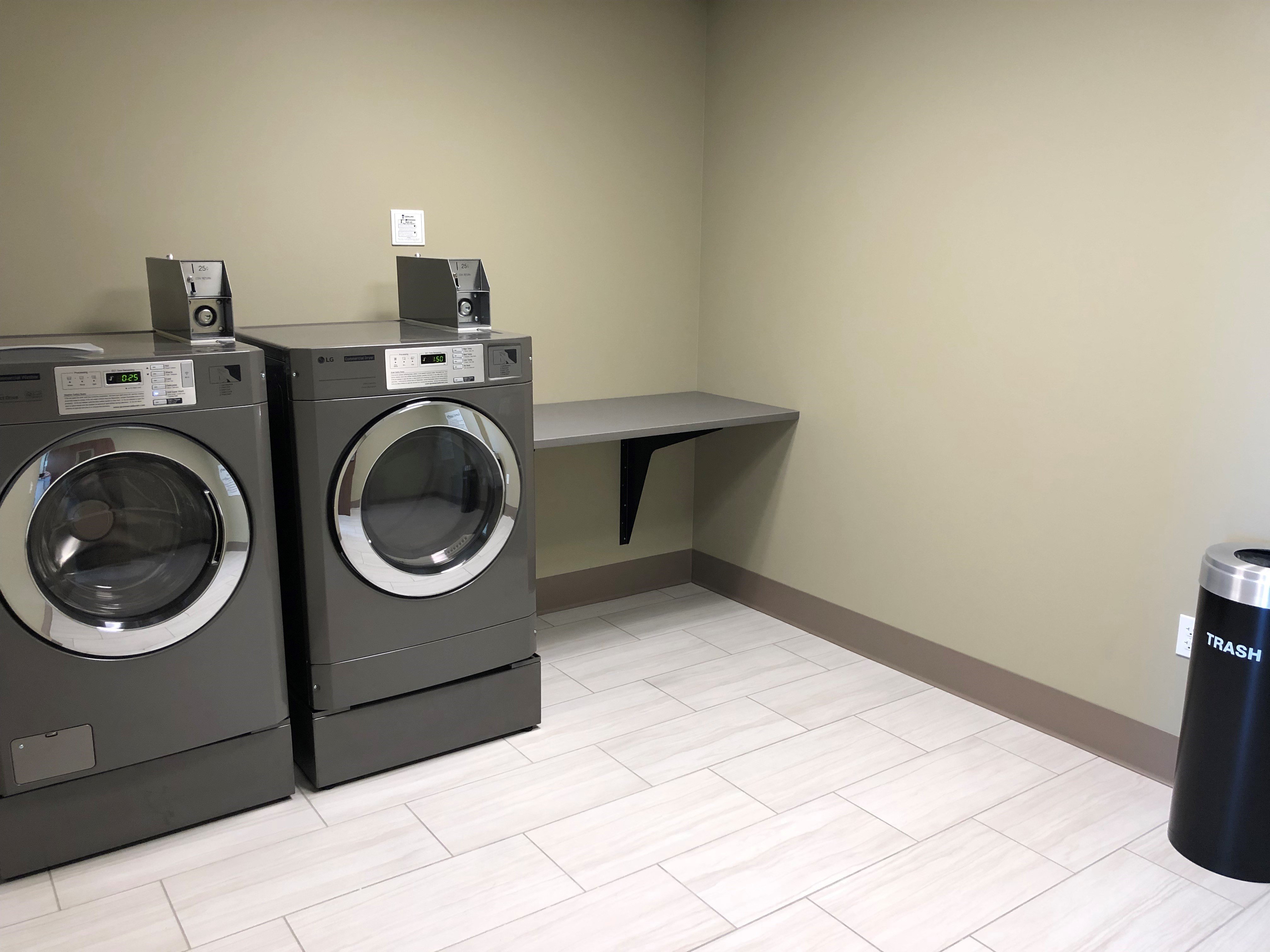 Holiday Inn Express Suites Springfield North 28/60